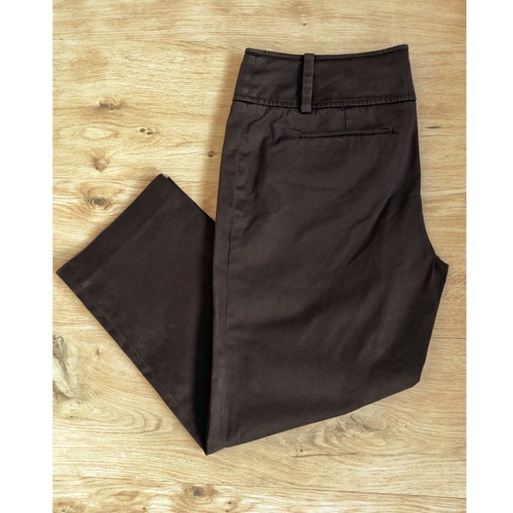 Ann Taylor Pants - Ann Taylor Chocolate Lindsay Stretch Capris  8 GUC